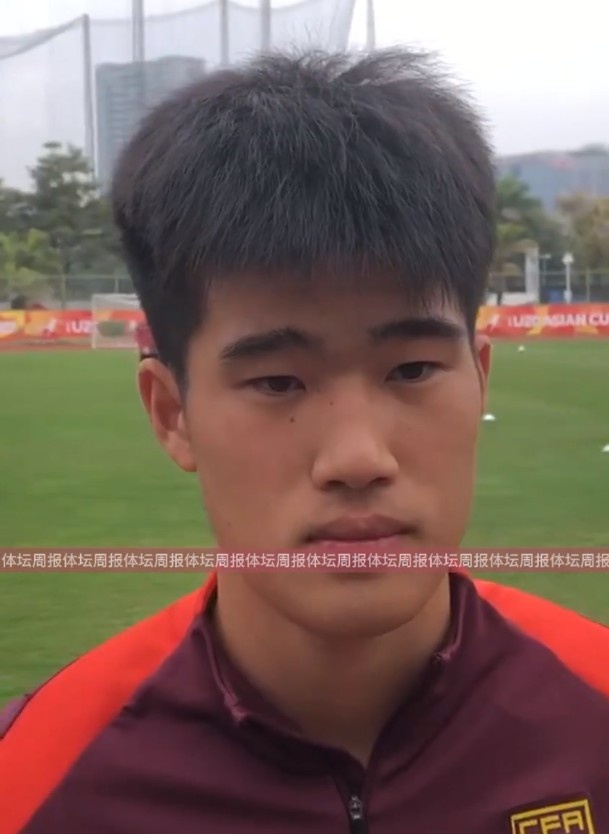 U20國(guó)足球員彭嘯：首戰(zhàn)獲勝樹立很大信心，下半場(chǎng)沒發(fā)揮出水平