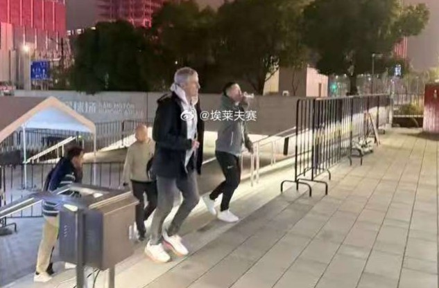  考察！博主：國安主帥塞蒂恩現(xiàn)場觀看海港與亞泰的比賽