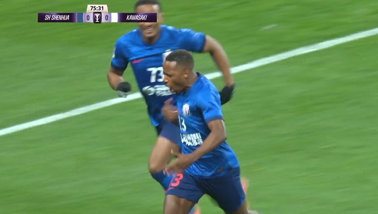  申花1-0領先！馬納法抽射造對方后衛(wèi)烏龍，申花1-0領先