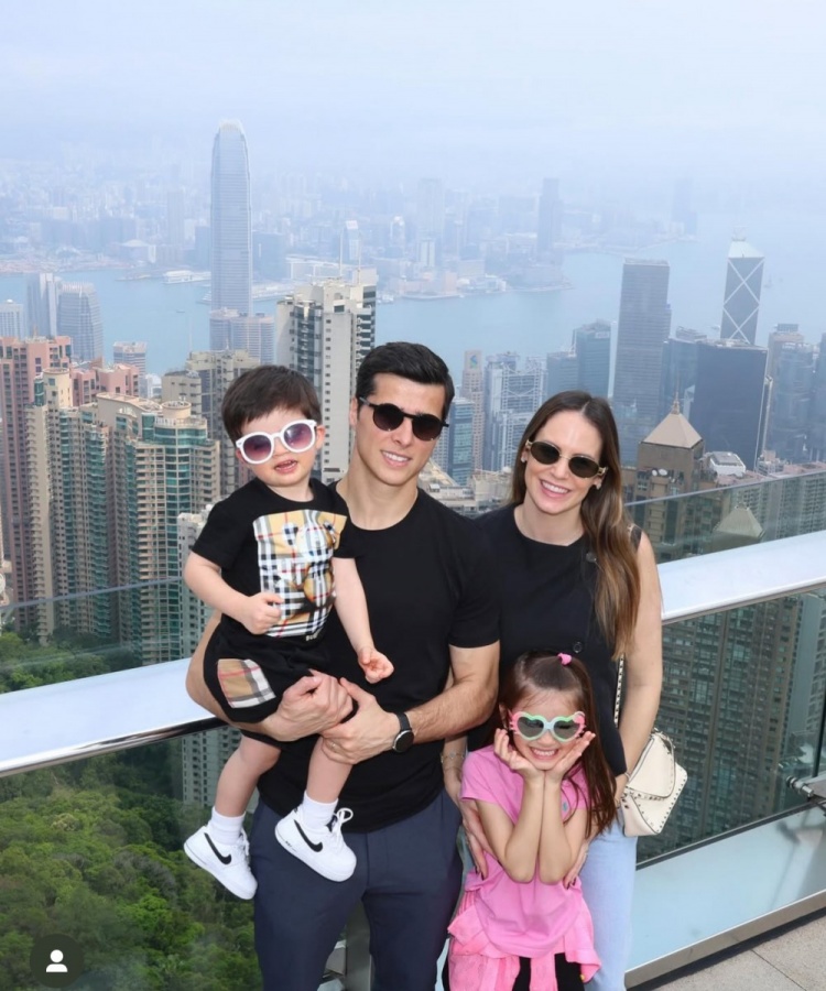 特謝拉帶家人赴中國香港過周末，陳晉一留言：這是個好地方