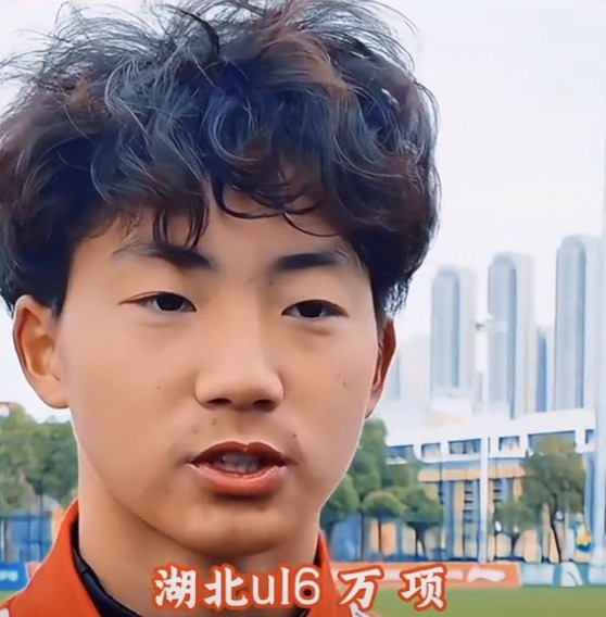  萬項談全運會吊射破門：發(fā)現(xiàn)門將站位不是很好，就很自信的射門