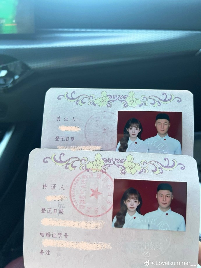  恭喜！方昊女友社媒曬結(jié)婚證：已婚