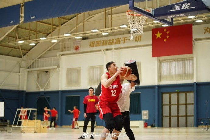  中國籃球之隊(duì)官博：大塊頭 大能量 祝李炎哲25歲生日快樂！