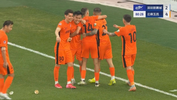  玉昆4-2領(lǐng)先新鵬城！杜加利奇冒頂，徐宏杰得球抽射破門(mén)