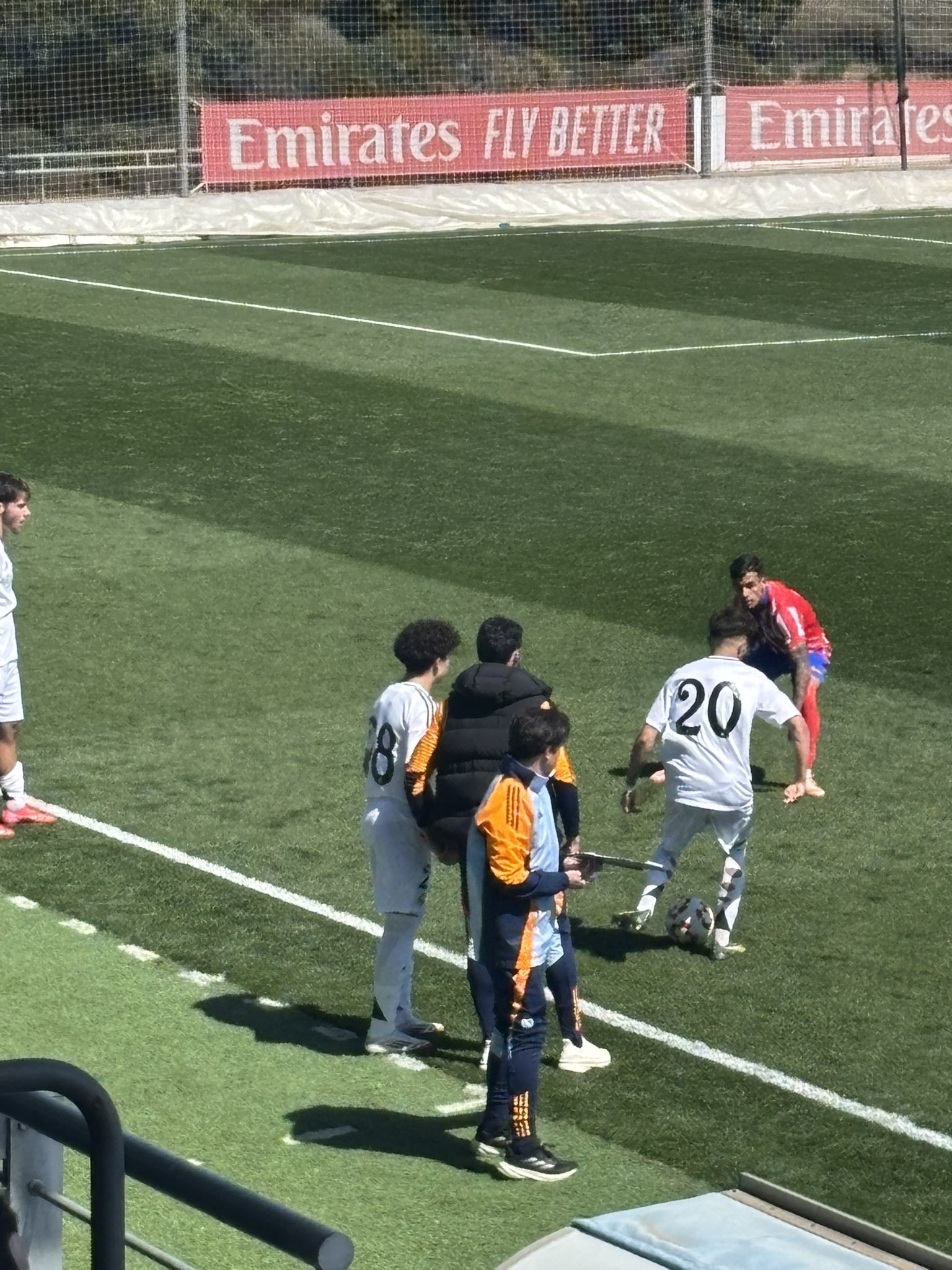  天賦滿滿！馬塞洛15歲兒子恩佐皇馬U19首秀，登場5分鐘腳后跟助攻