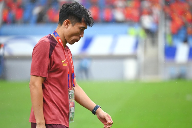  滬媒：單后腰讓國足防守承受更大壓力，若鄭智沒退役或能勝任