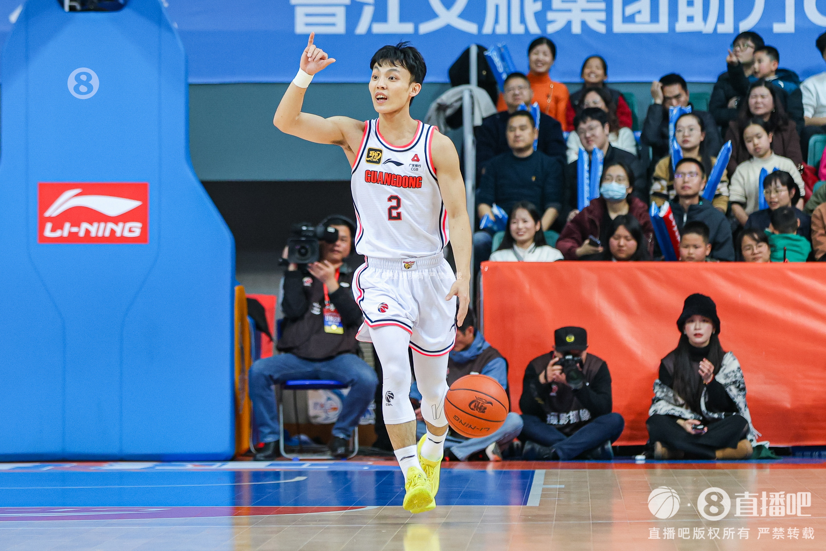  大師！徐杰半場9中8砍下21分4助 單節(jié)5記三分驚艷全場