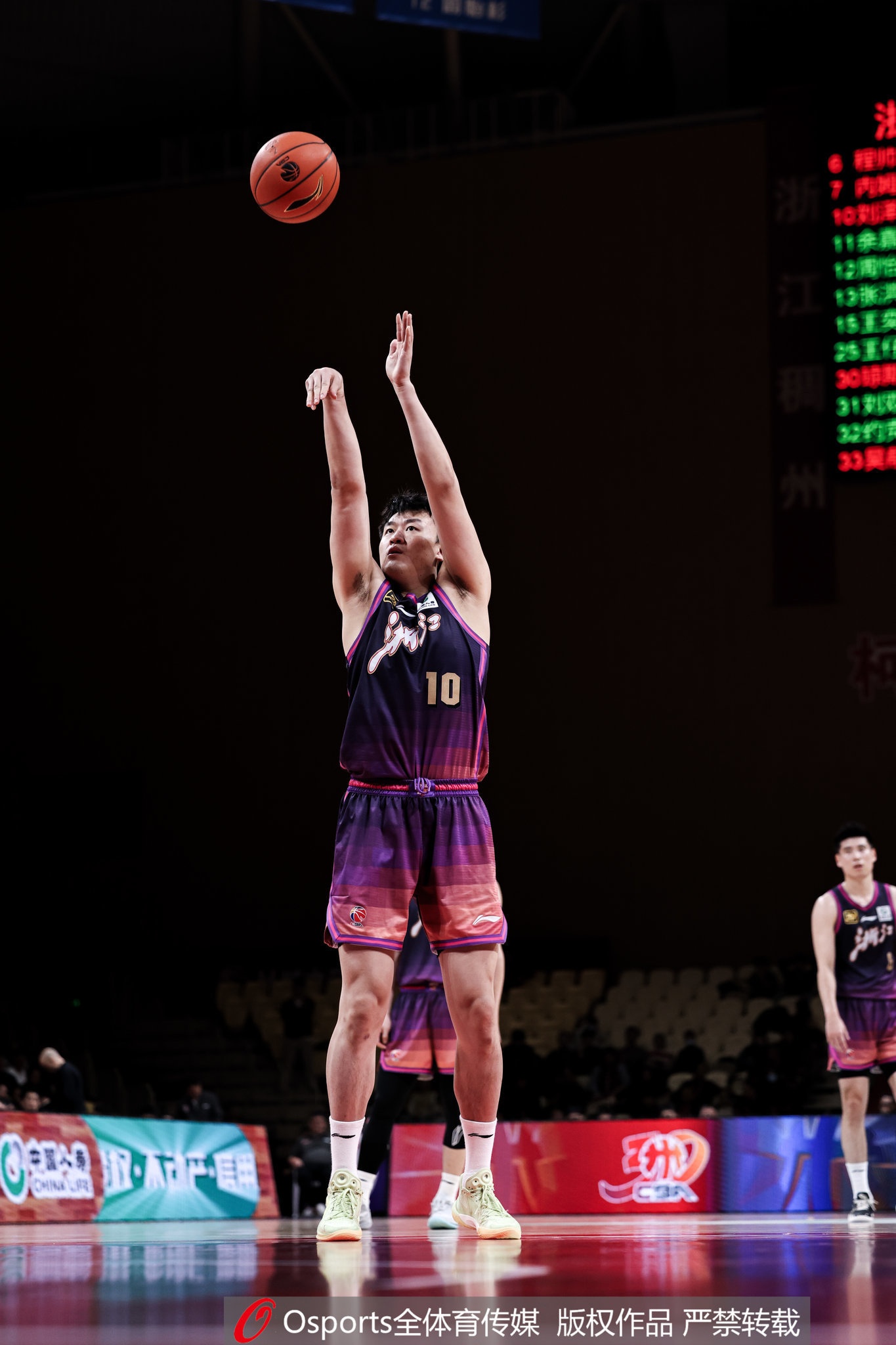  高效替補(bǔ)！劉澤一13投7中&罰球4中3得18分7板 得分并列全隊(duì)最高